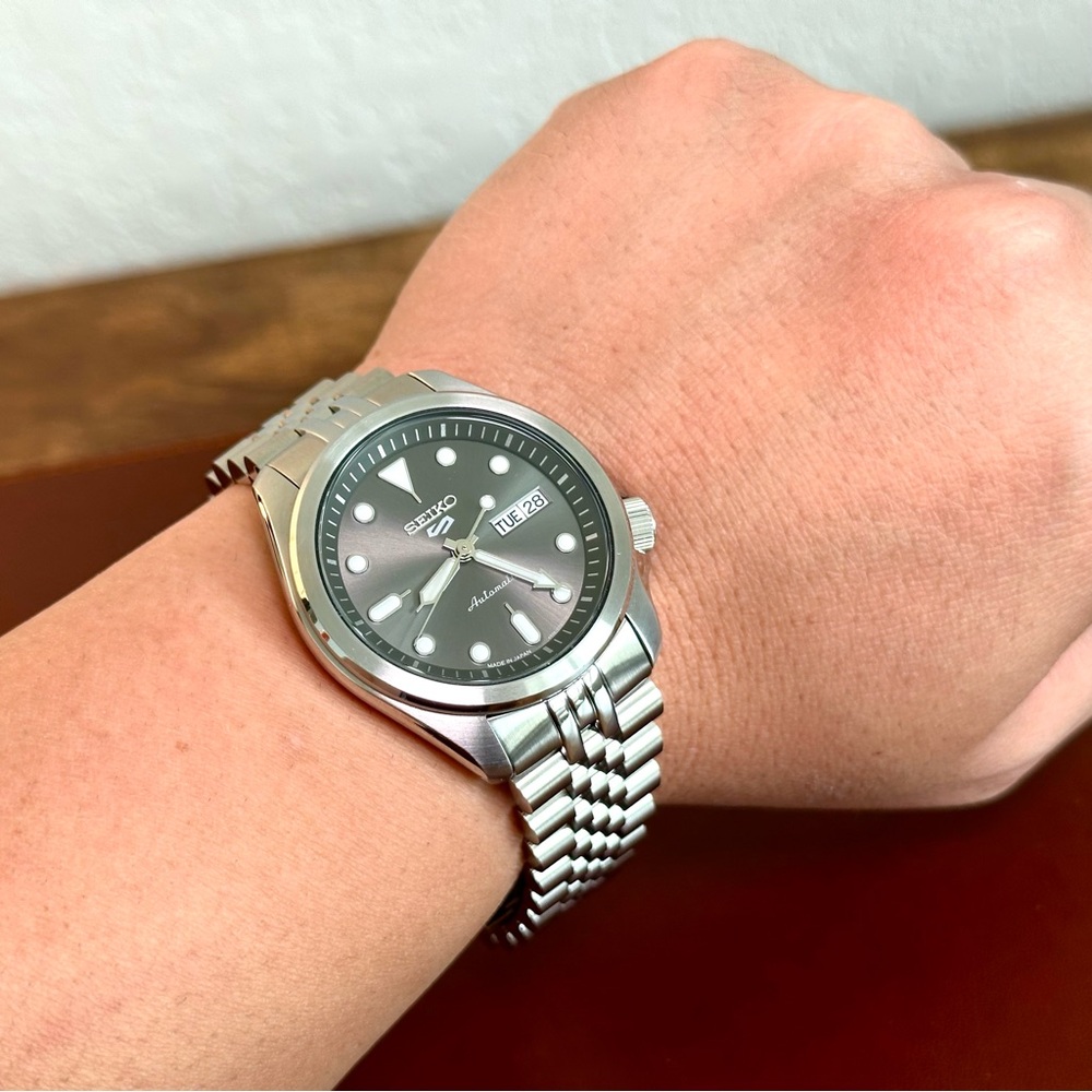 Seiko SRPE51 - Seiko5 40mm brushed bezel on Islander Jubilee - Picture 14 of 16